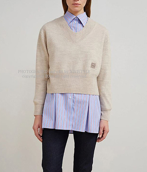 Tot&amp;ecirc;m* v-neck sweater ; 클래식하고 세련된 브이넥 스웨터!!  (특가세일 30% 할인이벤트/현금가/반품교환불가/정가124000)