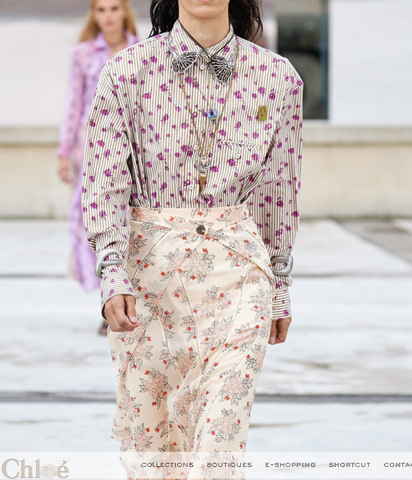 chlo* floral pattern blouse;은은한 프린팅과 고급스런 카라 디자인으로 더욱 페미닌하게~~~