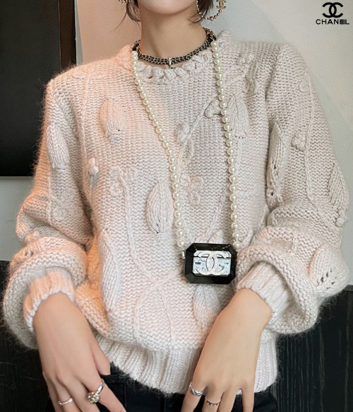 Chane* flower sweater; 슬리브리스로 이미 인정받은 러블리스웨터!!! 입어야 더 이뻐요^^