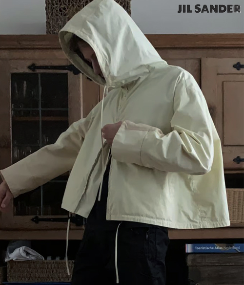 Jil SANDE*  hooded jacket ; 와이드하게  퍼지는 핏이 입으면 더욱 이쁜 간절기 윈드브레이커!!